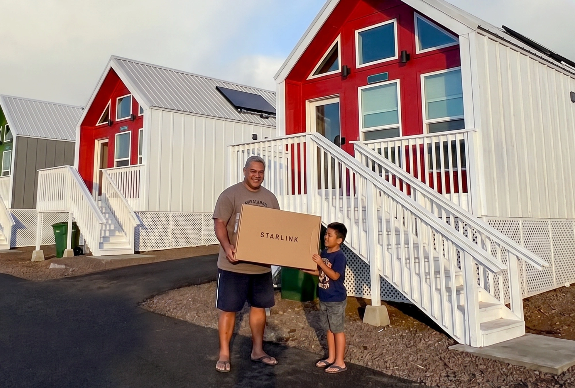 Maui Family getting affordable internet service with Starlink.