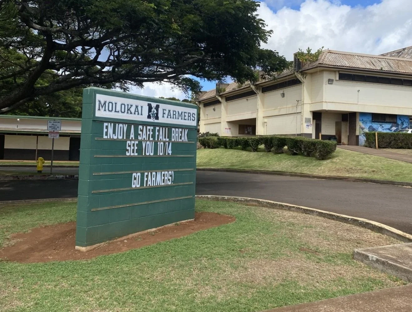 Molokai farmers school billboard